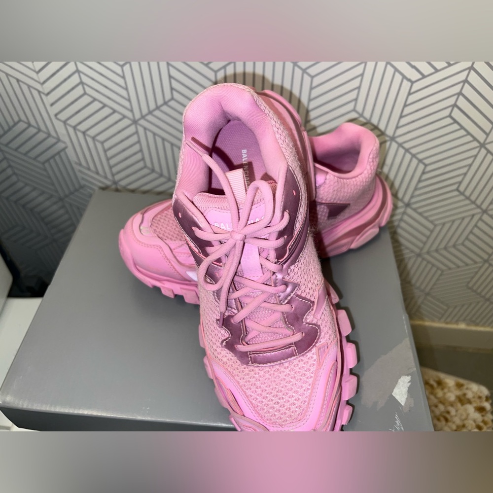 Women’s Track .3 Sneakers pink